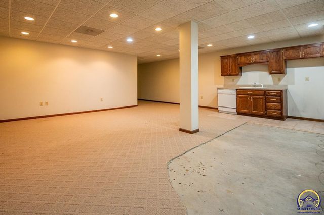 6616 NW Rochester RD, Topeka, KS 66617