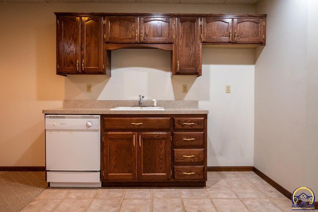 6616 NW Rochester RD, Topeka, KS 66617