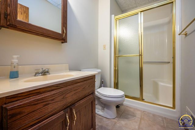 6616 NW Rochester RD, Topeka, KS 66617