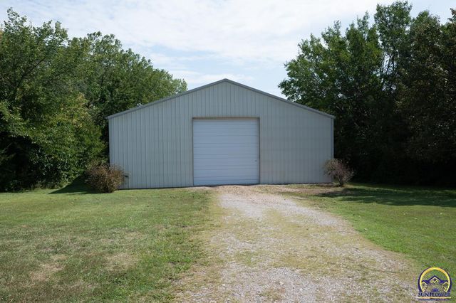 6616 NW Rochester RD, Topeka, KS 66617