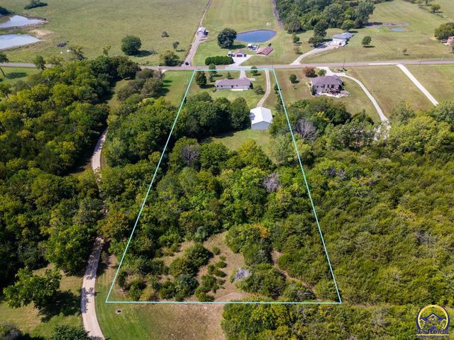 6616 NW Rochester RD, Topeka, KS 66617