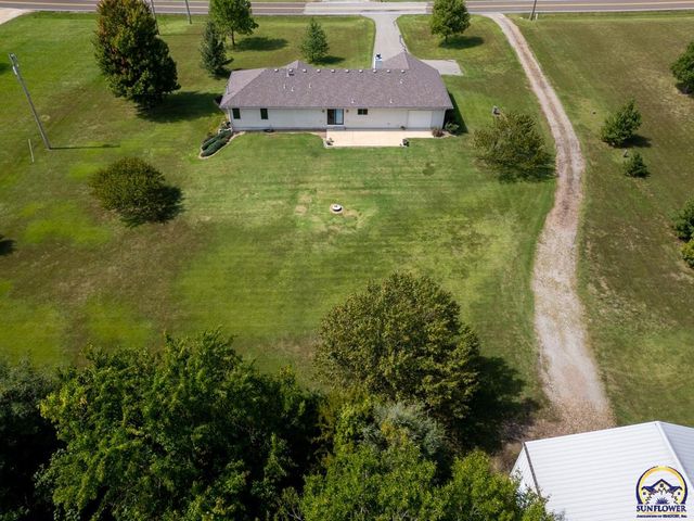 6616 NW Rochester RD, Topeka, KS 66617