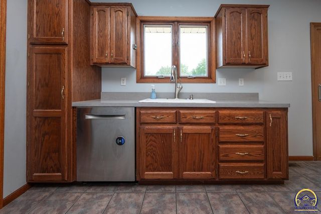 6616 NW Rochester RD, Topeka, KS 66617