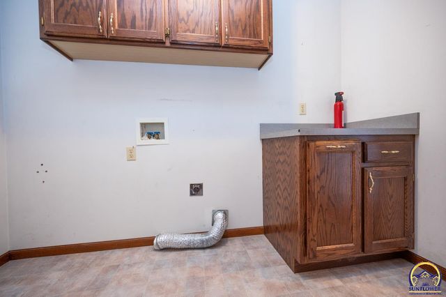 6616 NW Rochester RD, Topeka, KS 66617