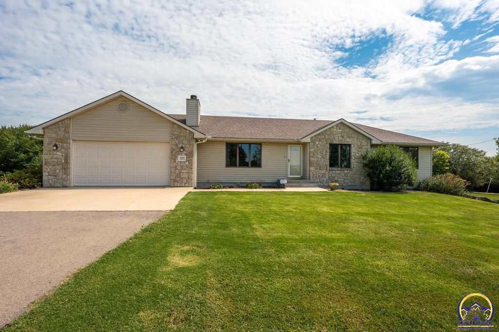 6616 NW Rochester RD, Topeka, KS 66617