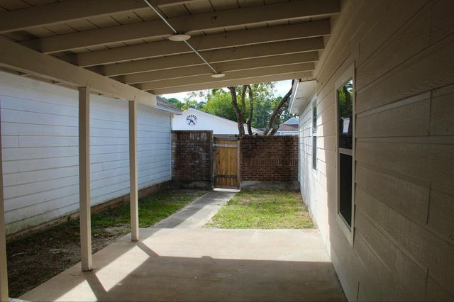 13831 Northlake Drive, Houston, TX 77049