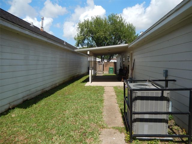 13831 Northlake Drive, Houston, TX 77049