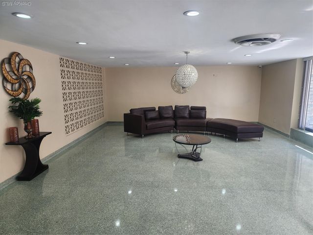 9911 60th Avenue 3E, Corona, NY 11368