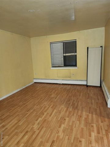 9911 60th Avenue 3E, Corona, NY 11368