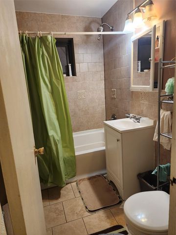 9911 60th Avenue 3E, Corona, NY 11368