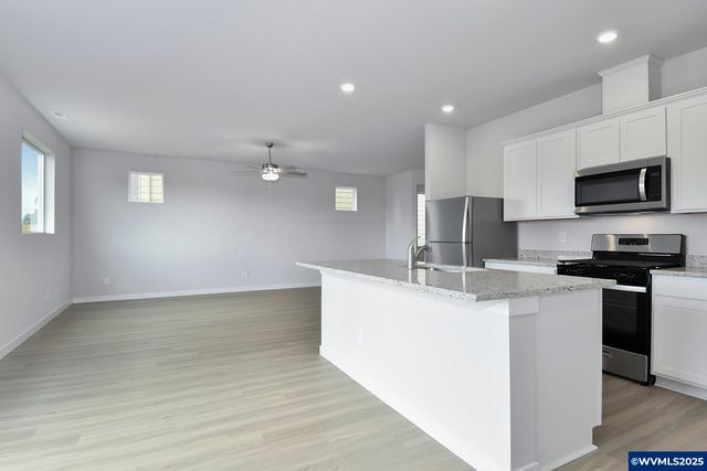 1393 Owl Av, Woodburn, OR 97071