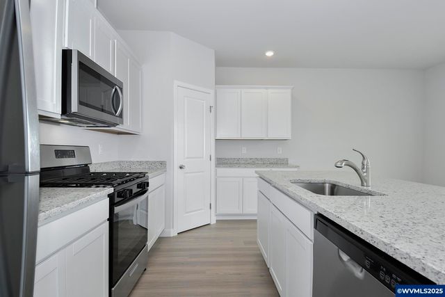 1393 Owl Av, Woodburn, OR 97071