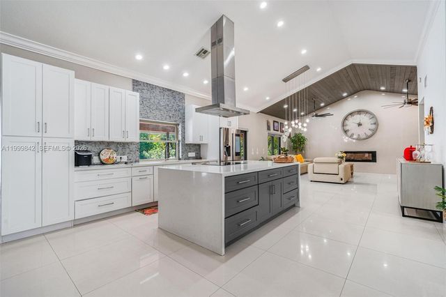6252 NW 65th Ter, Parkland, FL 33067