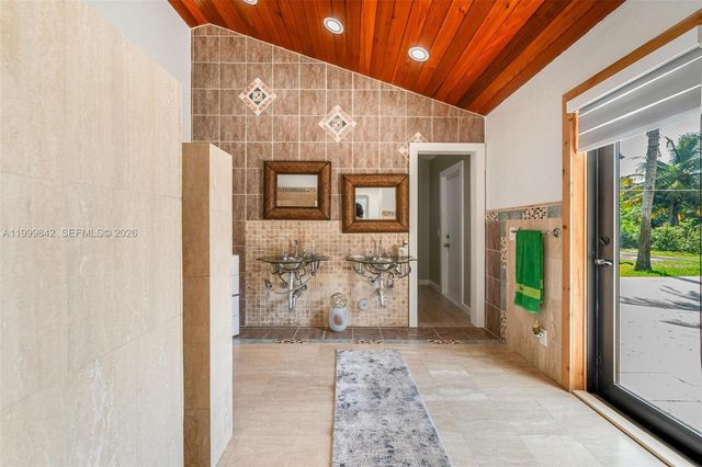 6252 NW 65th Ter, Parkland, FL 33067