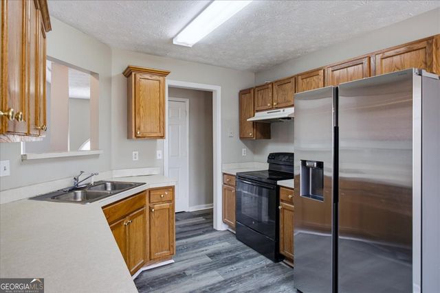 8039 Mustang Lane, Riverdale, GA 30274