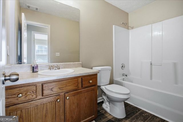 8039 Mustang Lane, Riverdale, GA 30274