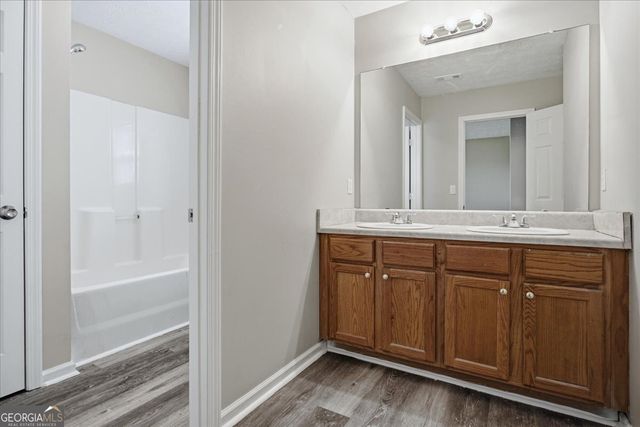 8039 Mustang Lane, Riverdale, GA 30274