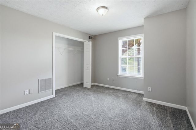 8039 Mustang Lane, Riverdale, GA 30274