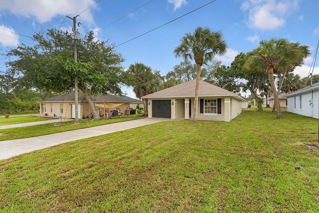 225 12th Street SW, Vero Beach, FL 32962