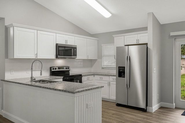 225 12th Street SW, Vero Beach, FL 32962