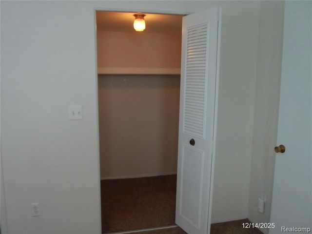 22843 Grove Street, Saint Clair Shores, MI 48080