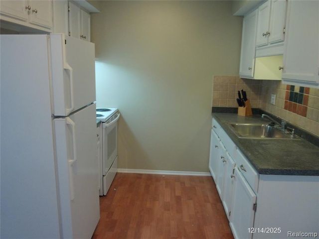 22843 Grove Street, Saint Clair Shores, MI 48080