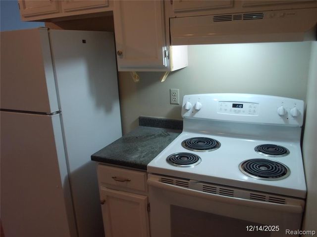 22843 Grove Street, Saint Clair Shores, MI 48080