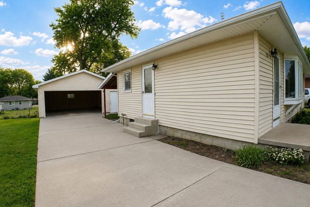 525 Helmet Avenue, Waterloo, IA 50703