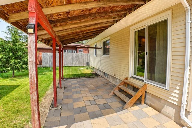 525 Helmet Avenue, Waterloo, IA 50703