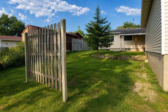 525 Helmet Avenue, Waterloo, IA 50703