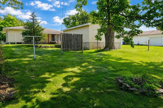 525 Helmet Avenue, Waterloo, IA 50703
