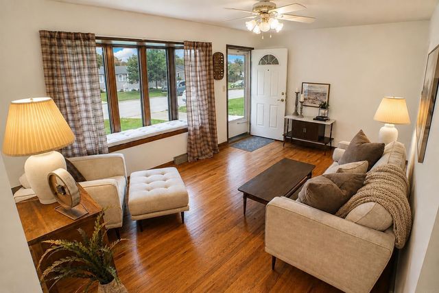 525 Helmet Avenue, Waterloo, IA 50703