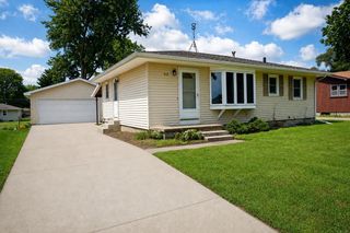 525 Helmet Avenue, Waterloo, IA 50703
