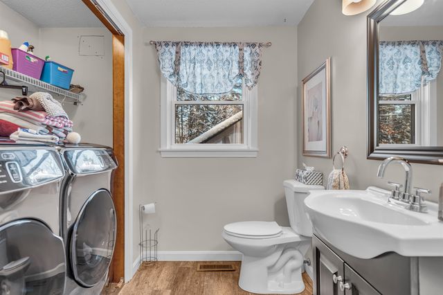 22 Parker Drive, Merrimack, NH 03054