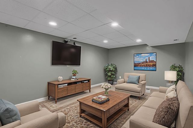 22 Parker Drive, Merrimack, NH 03054