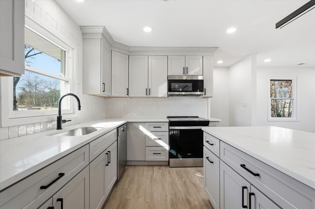 222 Jacksonian Dr, Hermitage, TN 37076