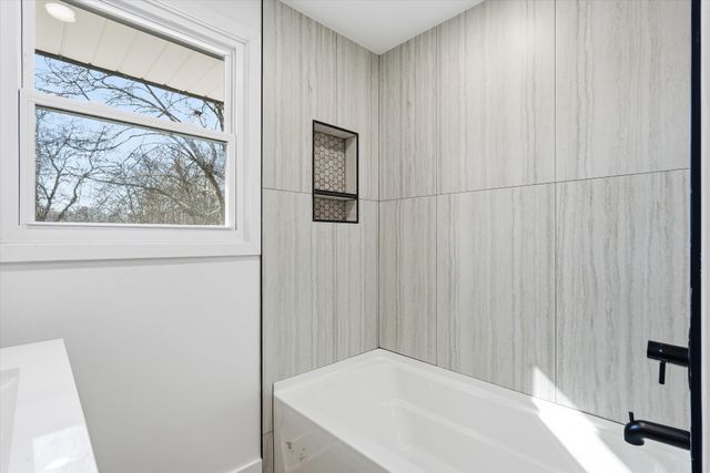 222 Jacksonian Dr, Hermitage, TN 37076