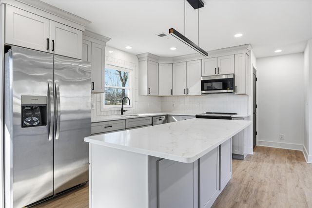 222 Jacksonian Dr, Hermitage, TN 37076