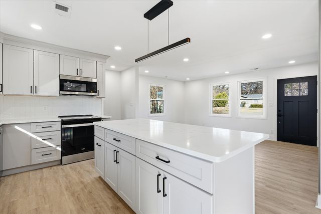 222 Jacksonian Dr, Hermitage, TN 37076