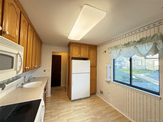 1801 Holly Walk, Poughkeepsie, NY 12603