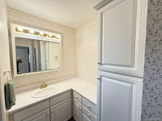 1801 Holly Walk, Poughkeepsie, NY 12603