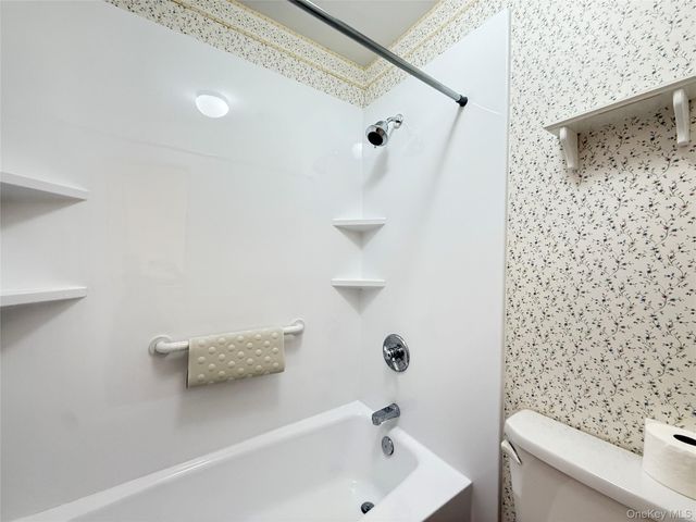 1801 Holly Walk, Poughkeepsie, NY 12603