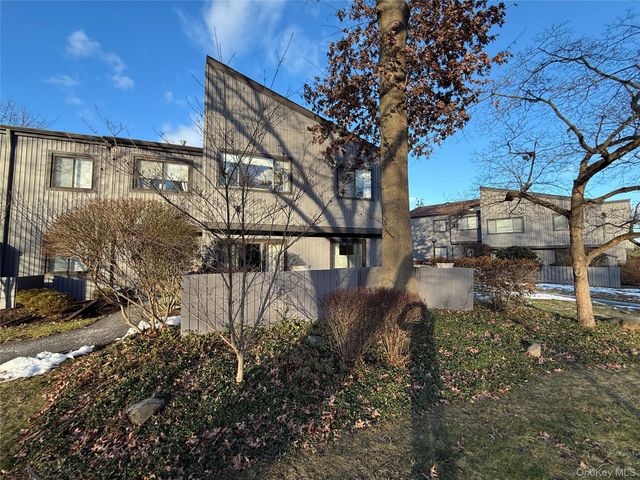 1801 Holly Walk, Poughkeepsie, NY 12603