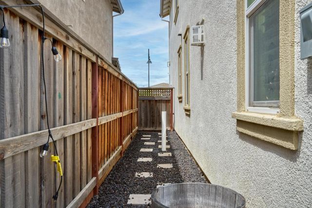 1784 Water Lily Ct, Lathrop, CA 95330