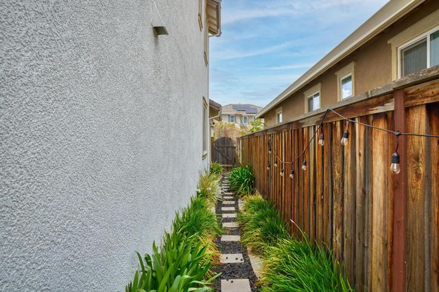 1784 Water Lily Ct, Lathrop, CA 95330