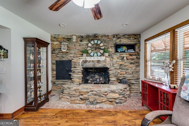 894 Lake Circle Road, Buchanan, GA 30113