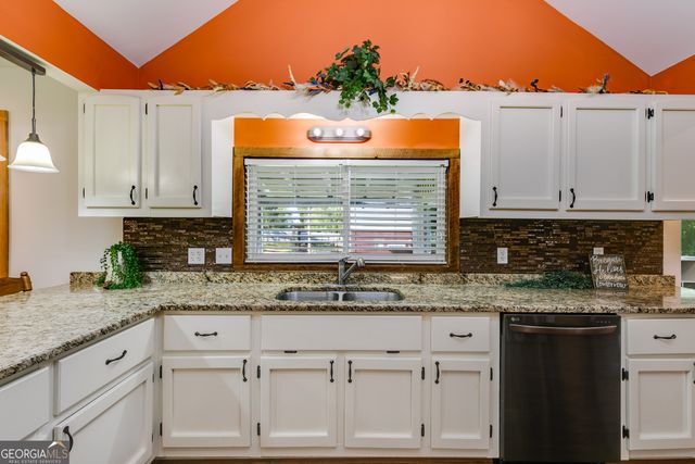 894 Lake Circle Road, Buchanan, GA 30113