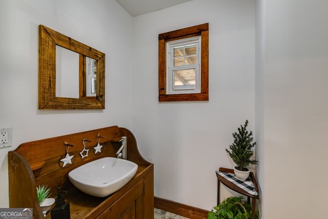 894 Lake Circle Road, Buchanan, GA 30113