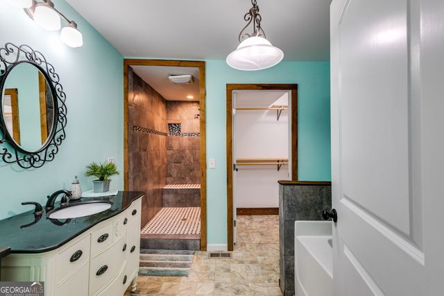 894 Lake Circle Road, Buchanan, GA 30113