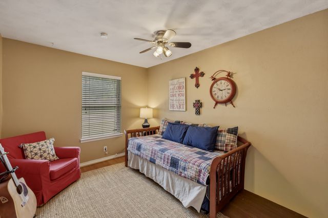 2367 Rockyglen Drive, Dallas, TX 75228